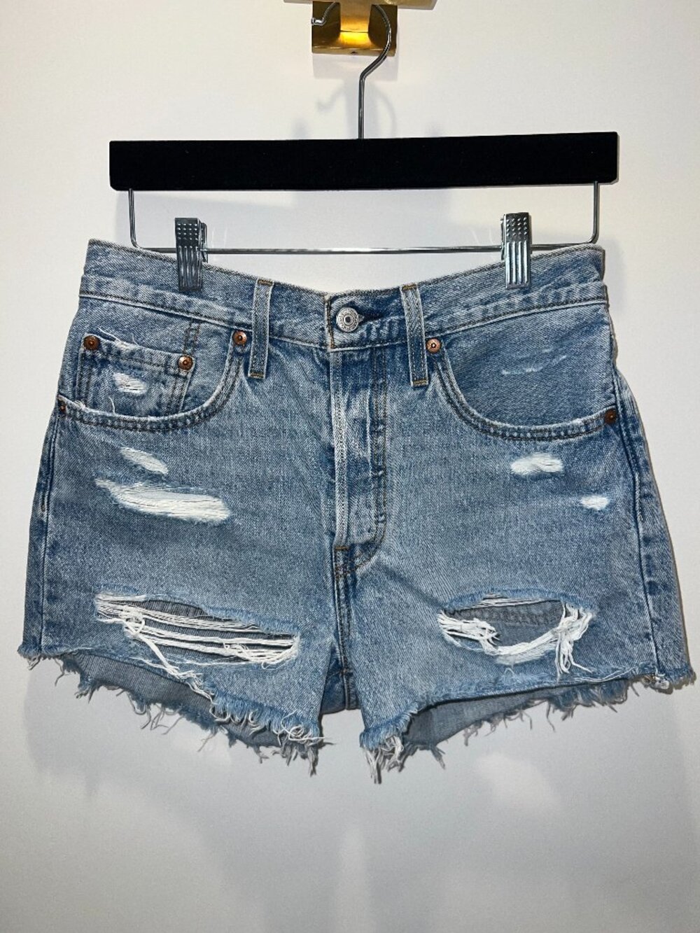 LEVI'S Light Wash High-Rise 501 Original Short - Size 27